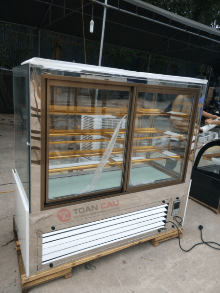 Tu trung bay banh 4 tang