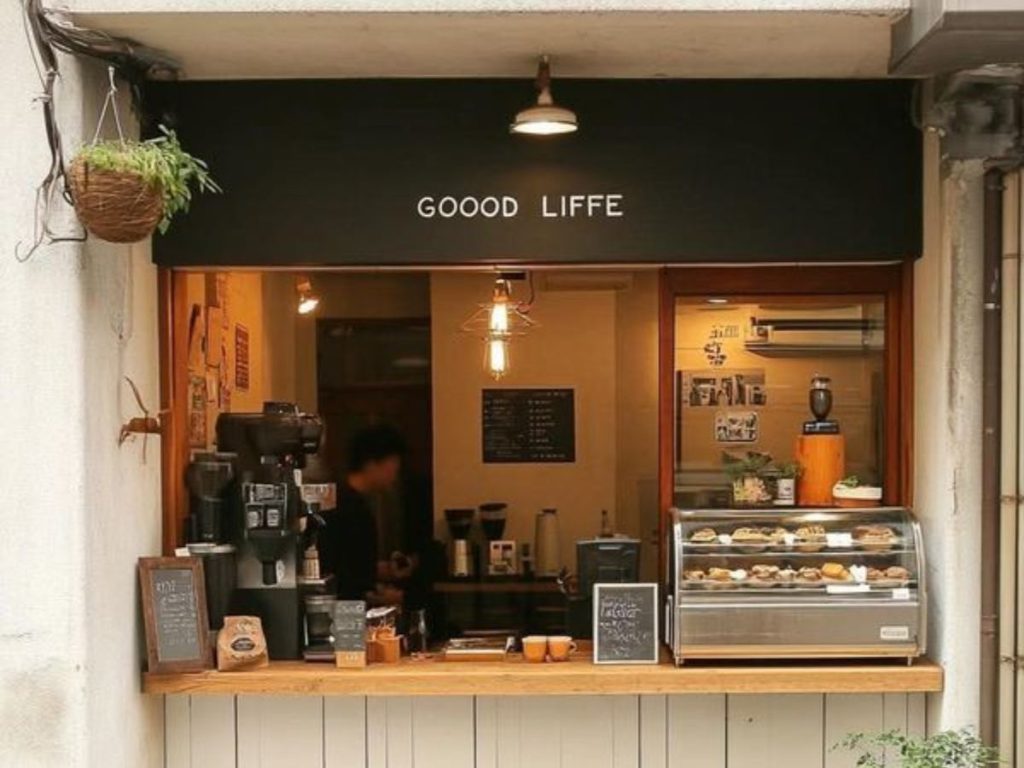 gợi ý chọn tủ trưng bày bánh kem để bàn cho quán cà phê