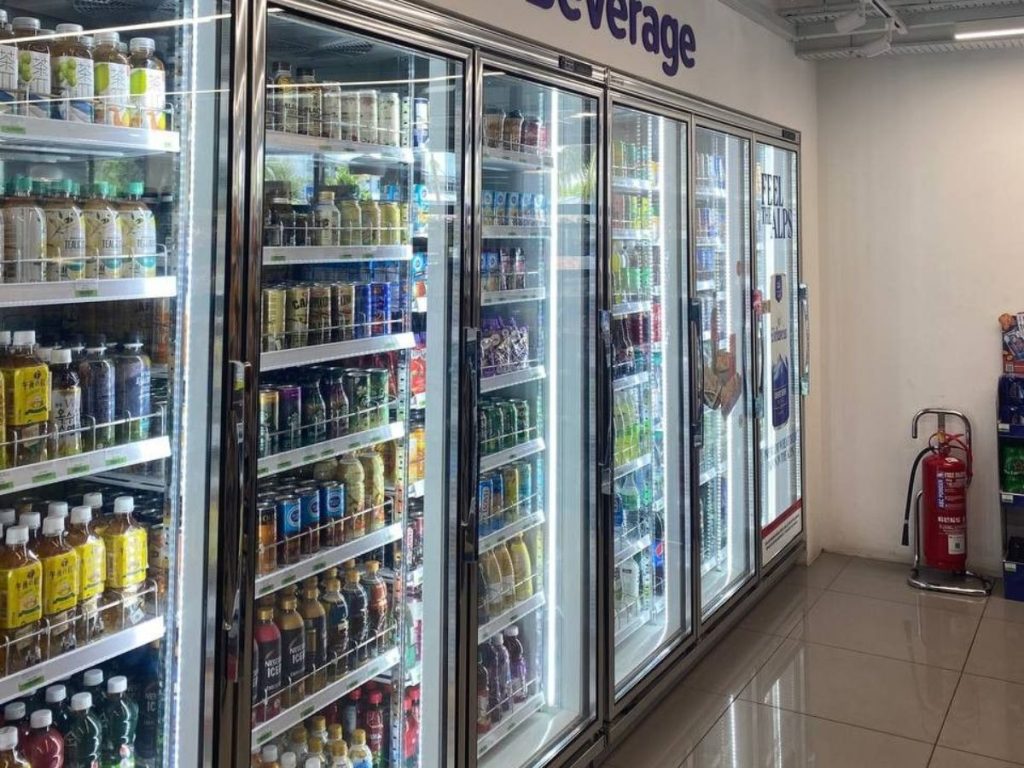 gợi ý chọn tủ trưng bày nước ngọt