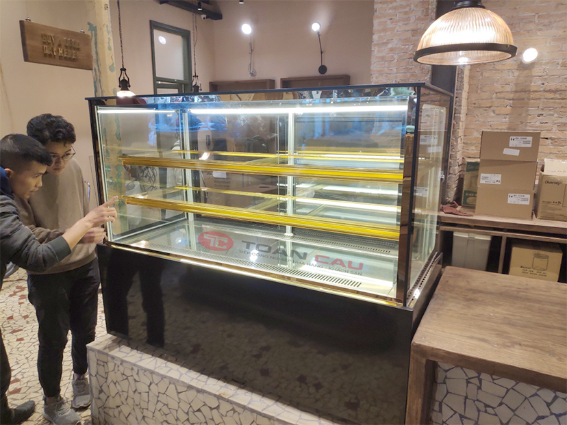 Tại sao nên sử dụng tủ trưng bày bánh kem?