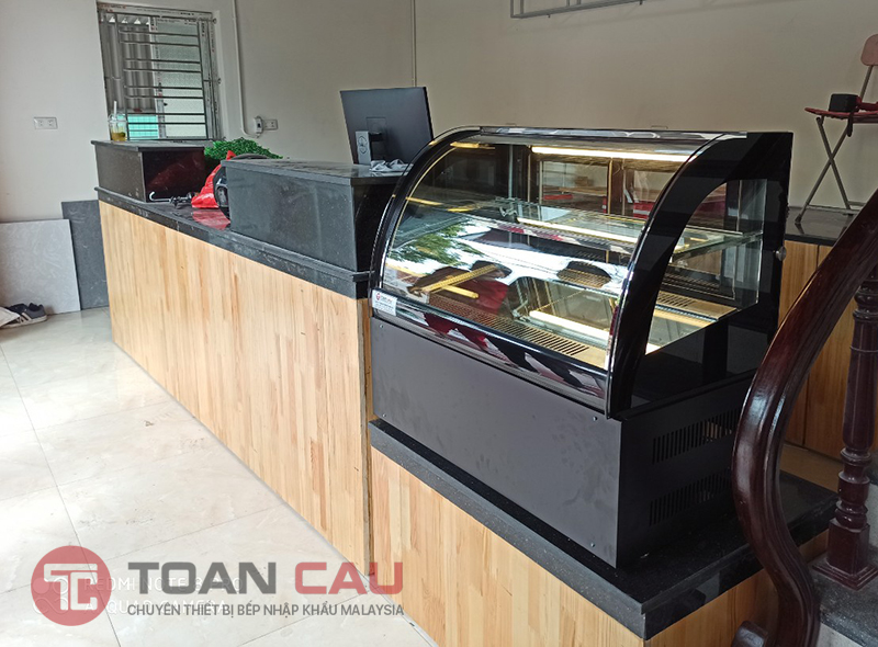 tu-banh-kem-mini-de-ban-kinh-cong-cho-quan-cafe