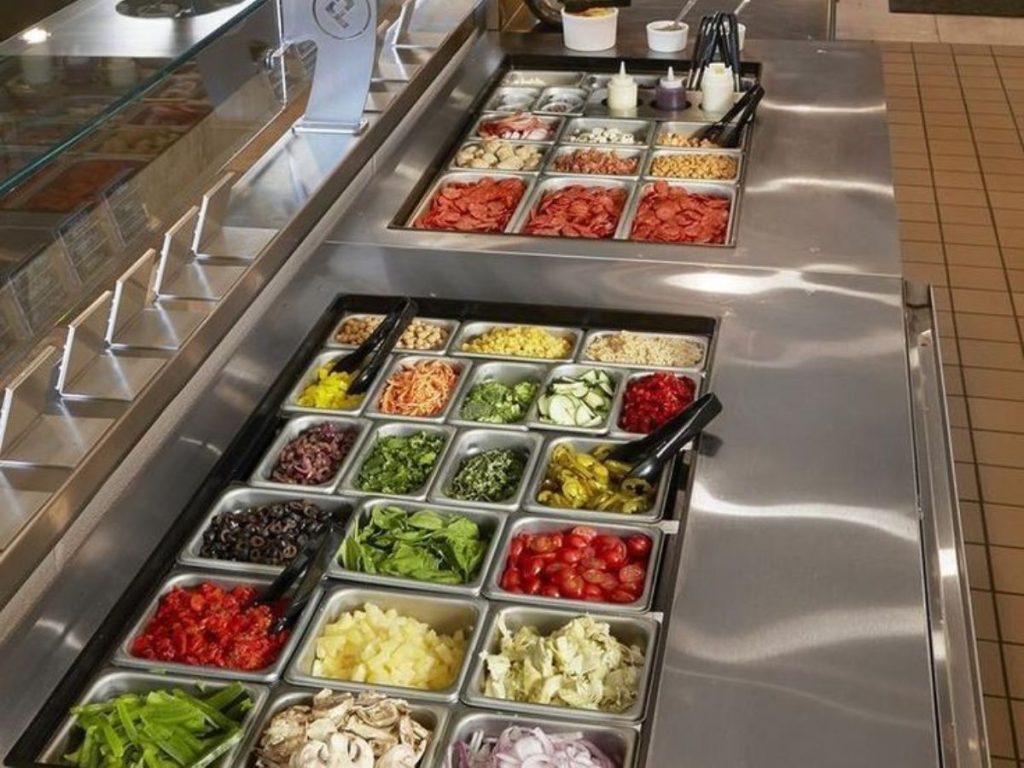 5 Lỗi Thường Gặp Khi Sử Dụng Tủ Mát Bàn Salad Và Cách Khắc Phục Hiệu Quả 1 tủ mát bàn salad