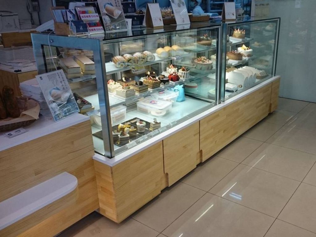 Tủ trưng bày bánh kem 1m2 dành cho những ai