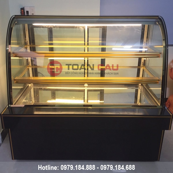 Tủ bánh kem 3 tầng kính cong 1800 mm 2 Tủ trưng bày bánh kem 3 tầng kính cong màu đen 1m8