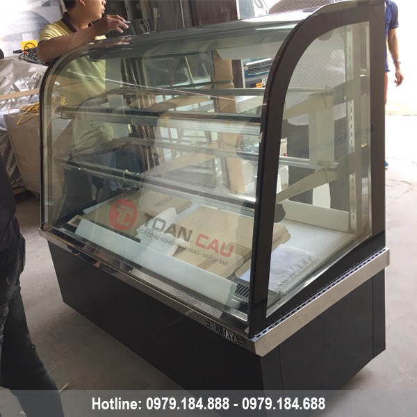 Tủ trưng bày bánh kem kính cong Berjaya 1m2 CCS12SB13-2FB đẹp